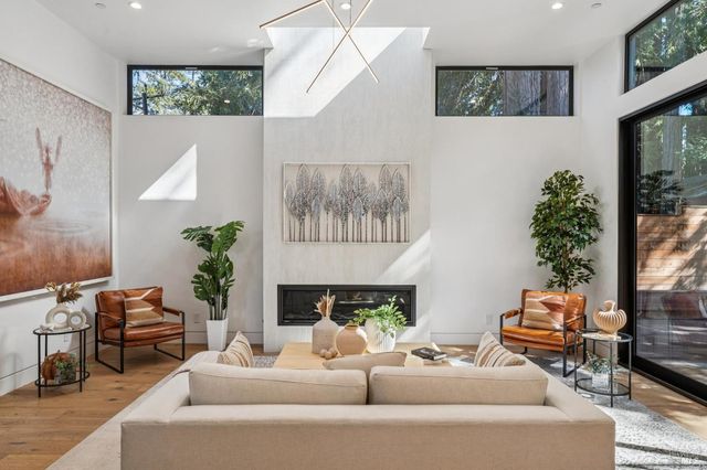 93 Magnolia Ave, Larkspur, CA 94939