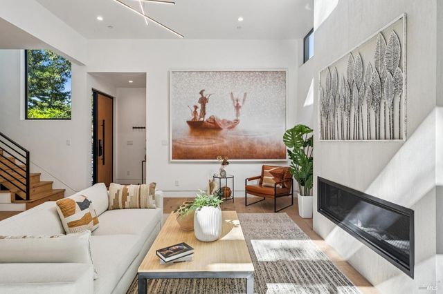 93 Magnolia Ave, Larkspur, CA 94939