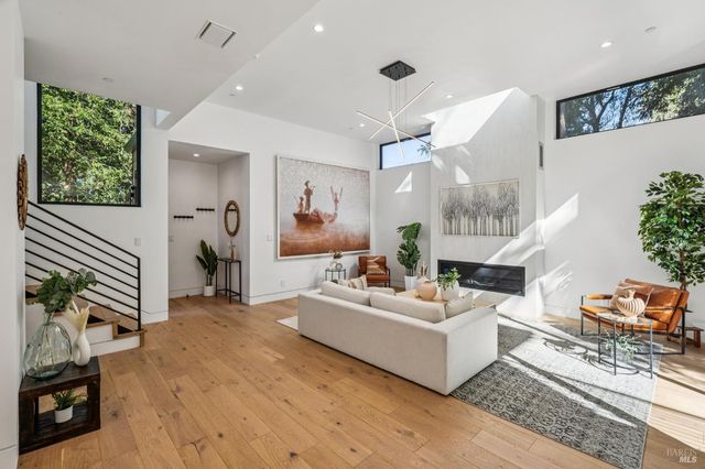 93 Magnolia Ave, Larkspur, CA 94939