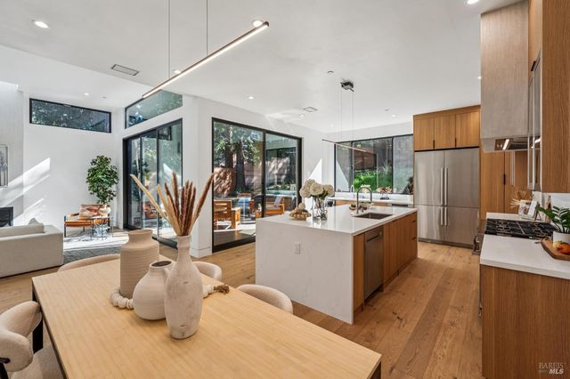 93 Magnolia Ave, Larkspur, CA 94939