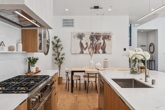 93 Magnolia Ave, Larkspur, CA 94939