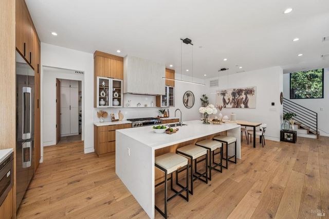 93 Magnolia Ave, Larkspur, CA 94939