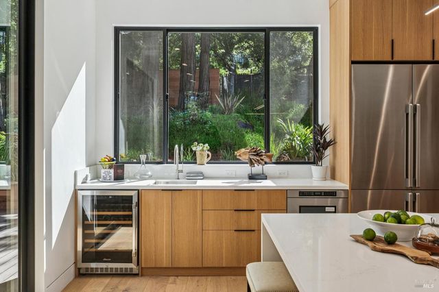 93 Magnolia Ave, Larkspur, CA 94939