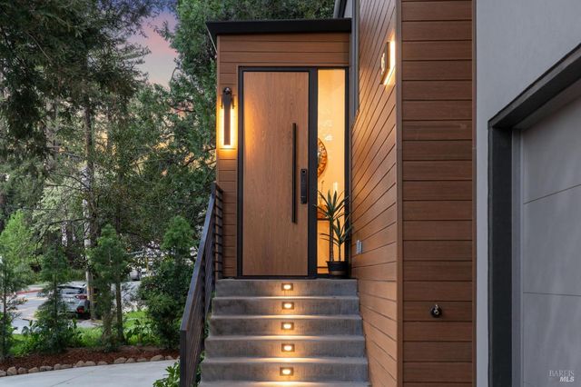 93 Magnolia Ave, Larkspur, CA 94939