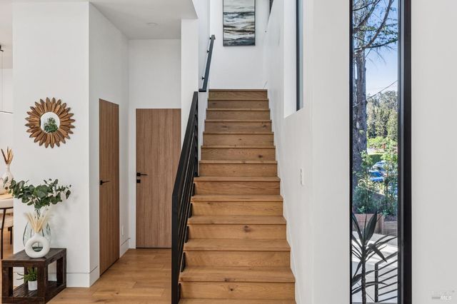 93 Magnolia Ave, Larkspur, CA 94939