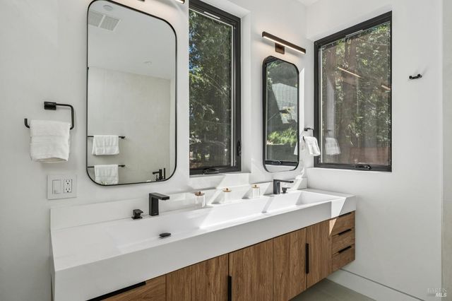 93 Magnolia Ave, Larkspur, CA 94939