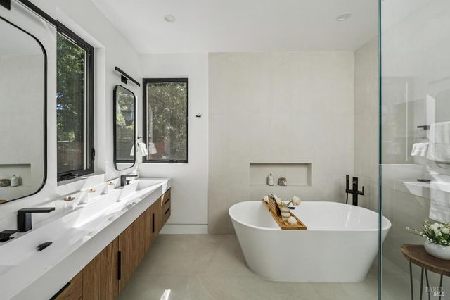 93 Magnolia Ave, Larkspur, CA 94939