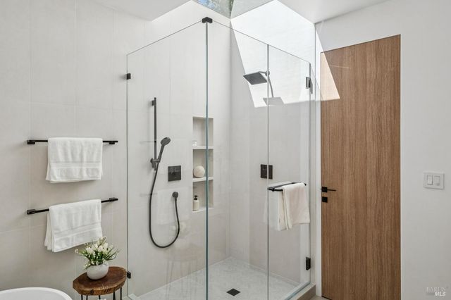 93 Magnolia Ave, Larkspur, CA 94939