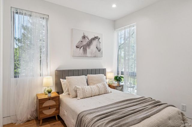 93 Magnolia Ave, Larkspur, CA 94939