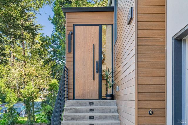 93 Magnolia Ave, Larkspur, CA 94939