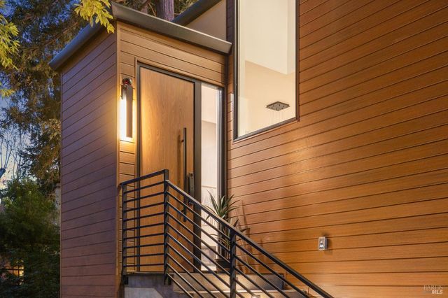 93 Magnolia Ave, Larkspur, CA 94939