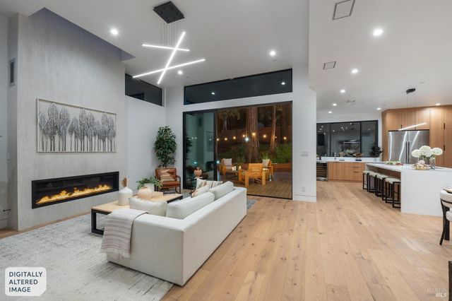 93 Magnolia Ave, Larkspur, CA 94939