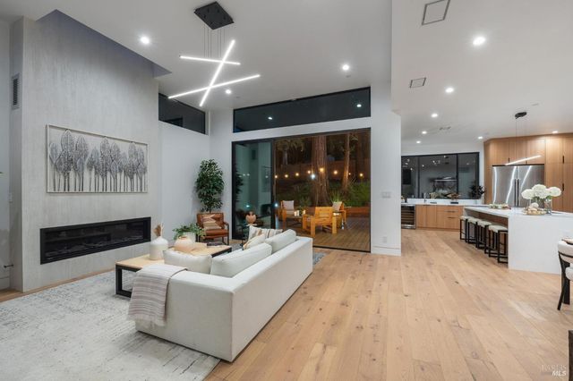 93 Magnolia Ave, Larkspur, CA 94939