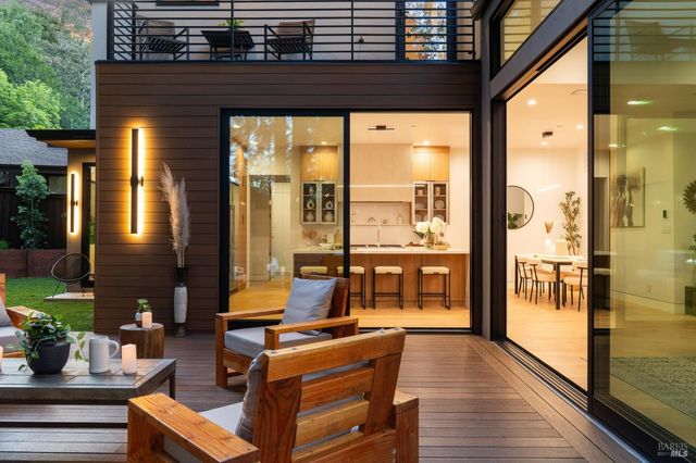 93 Magnolia Ave, Larkspur, CA 94939