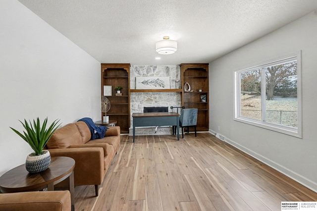 15539 Arbor Street, Omaha, NE 68144