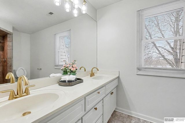 15539 Arbor Street, Omaha, NE 68144