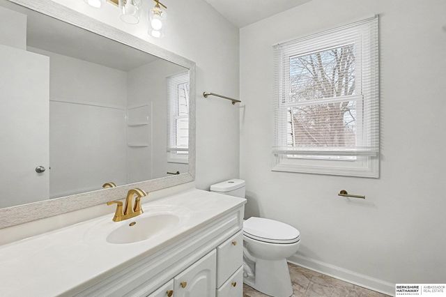 15539 Arbor Street, Omaha, NE 68144