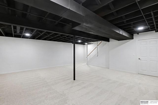 15539 Arbor Street, Omaha, NE 68144