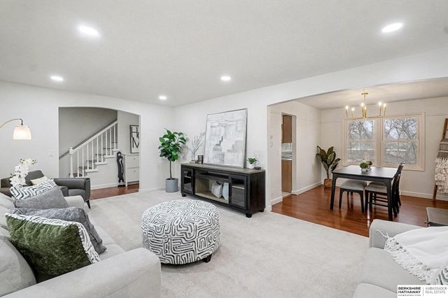 15539 Arbor Street, Omaha, NE 68144