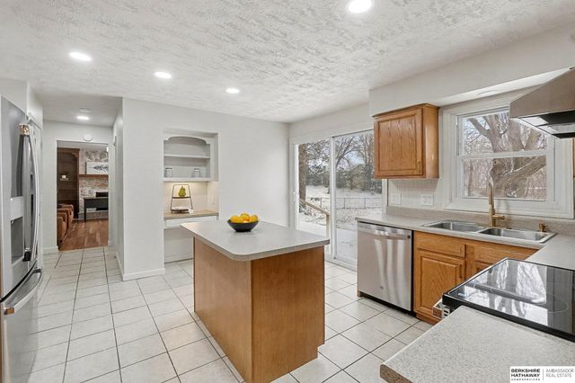 15539 Arbor Street, Omaha, NE 68144