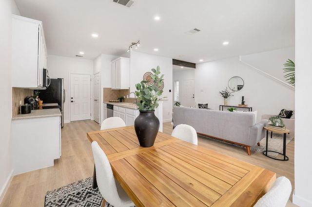 1900 Little Elm TRL 75, Cedar Park, TX 78613