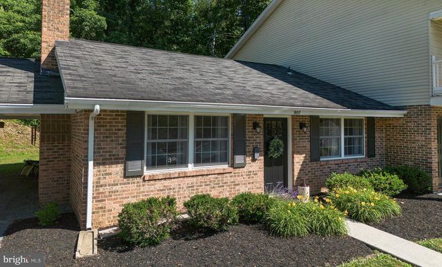 907 RHUE HAUS LN, Hummelstown, PA 17036