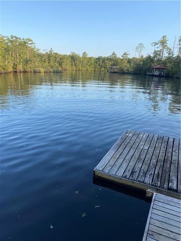 5900 Vaughan Drive E, Satsuma, AL 36572