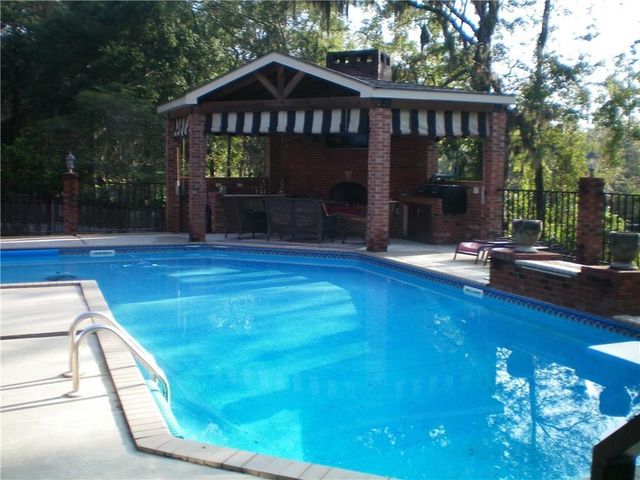 5900 Vaughan Drive E, Satsuma, AL 36572