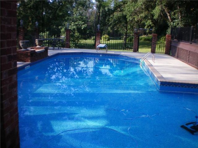 5900 Vaughan Drive E, Satsuma, AL 36572