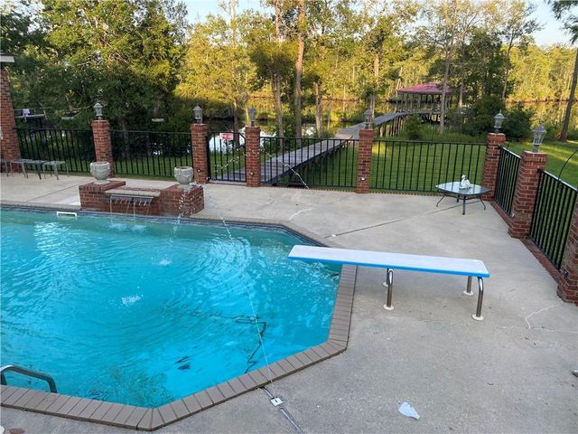 5900 Vaughan Drive E, Satsuma, AL 36572