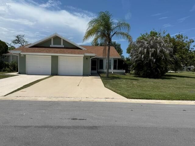 1478 SE Larkwood Circle, Port St. Lucie, FL 34952