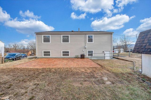 2868 Silver Leaf DR, Salem, VA 24153