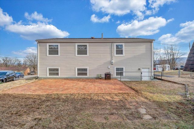 2868 Silver Leaf DR, Salem, VA 24153