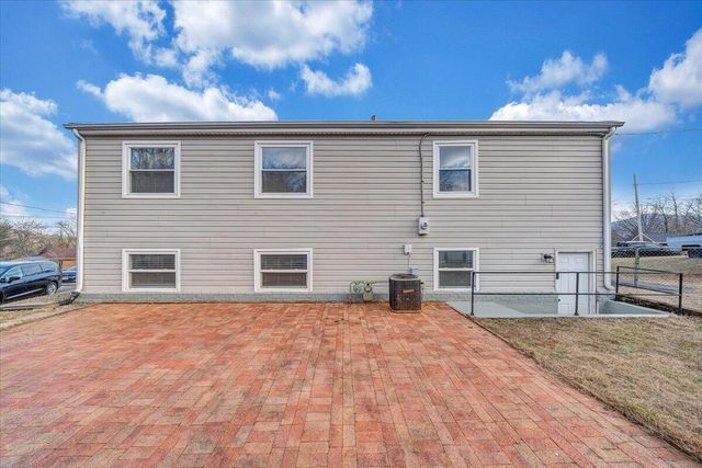 2868 Silver Leaf DR, Salem, VA 24153