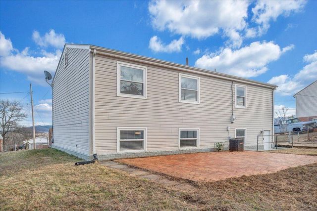 2868 Silver Leaf DR, Salem, VA 24153