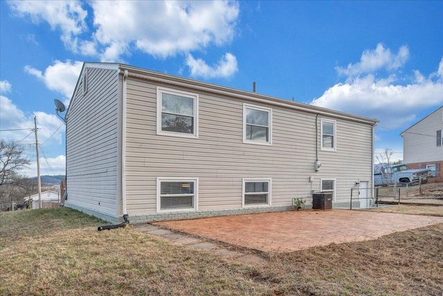 2868 Silver Leaf DR, Salem, VA 24153