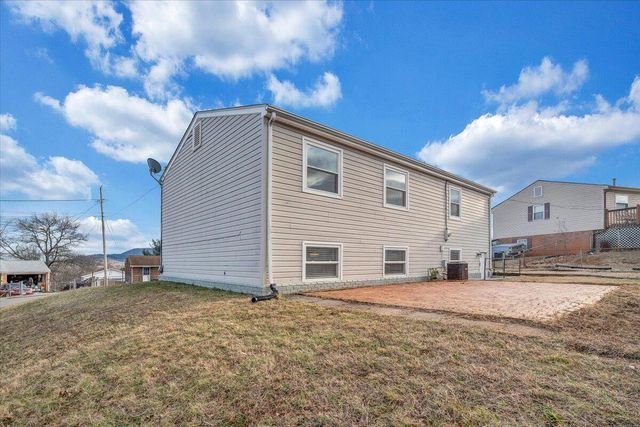 2868 Silver Leaf DR, Salem, VA 24153