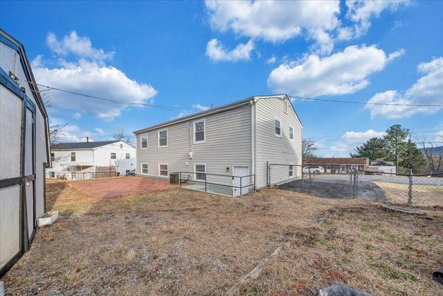 2868 Silver Leaf DR, Salem, VA 24153