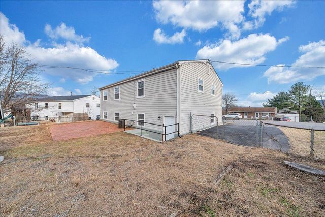 2868 Silver Leaf DR, Salem, VA 24153