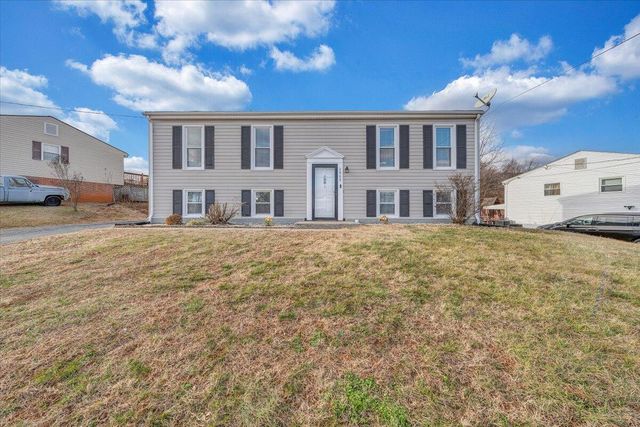 2868 Silver Leaf DR, Salem, VA 24153