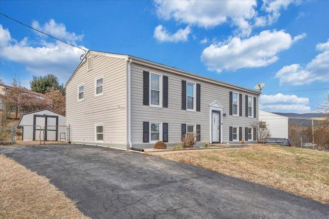 2868 Silver Leaf DR, Salem, VA 24153