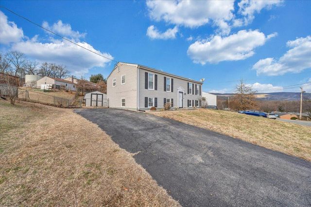 2868 Silver Leaf DR, Salem, VA 24153