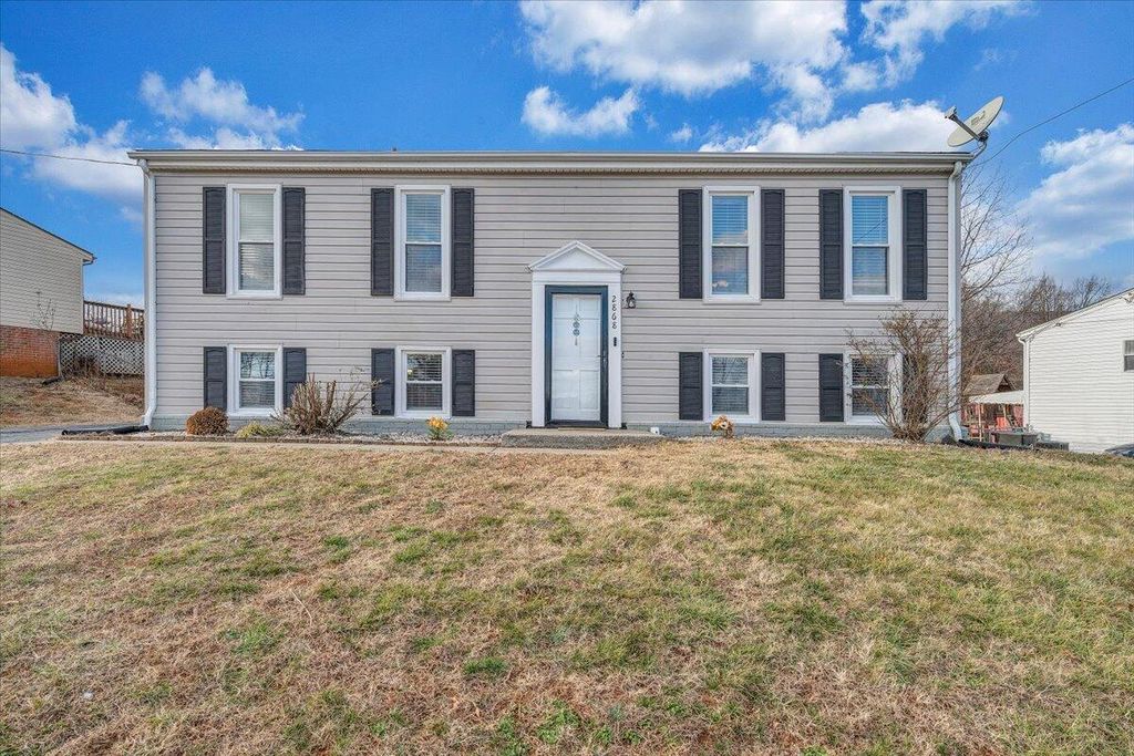 2868 Silver Leaf DR, Salem, VA 24153