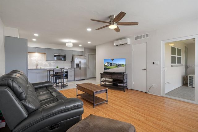 416 73RD AVENUE N 205, St Petersburg, FL 33702