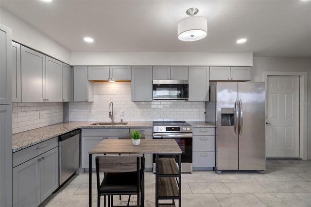 416 73RD AVENUE N 205, St Petersburg, FL 33702