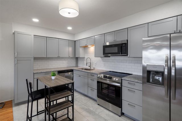 416 73RD AVENUE N 205, St Petersburg, FL 33702