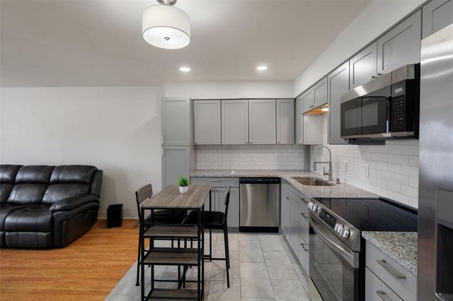 416 73RD AVENUE N 205, St Petersburg, FL 33702