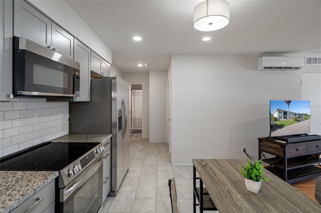 416 73RD AVENUE N 205, St Petersburg, FL 33702