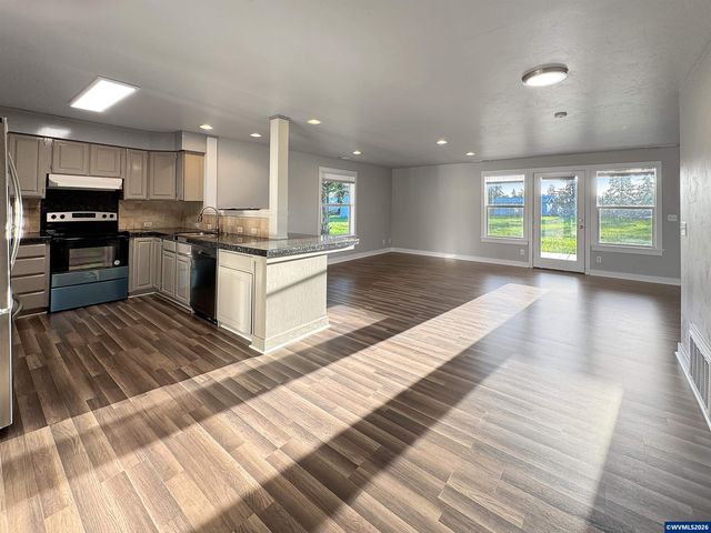 14725 Mitchell St SE, Jefferson, OR 97352