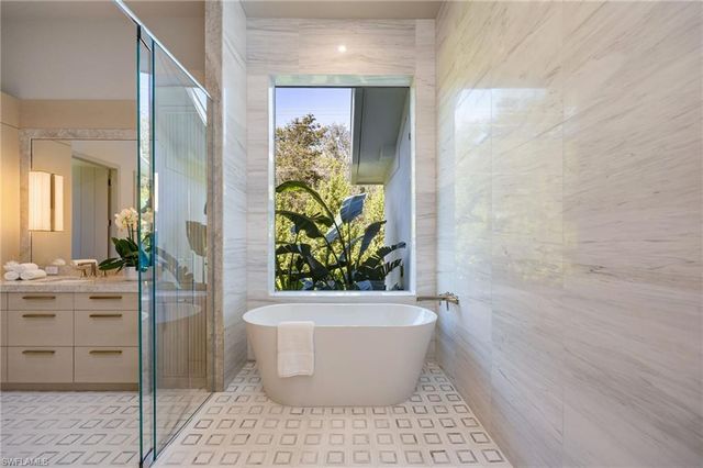 4851 Crayton RD, Naples, FL 34103